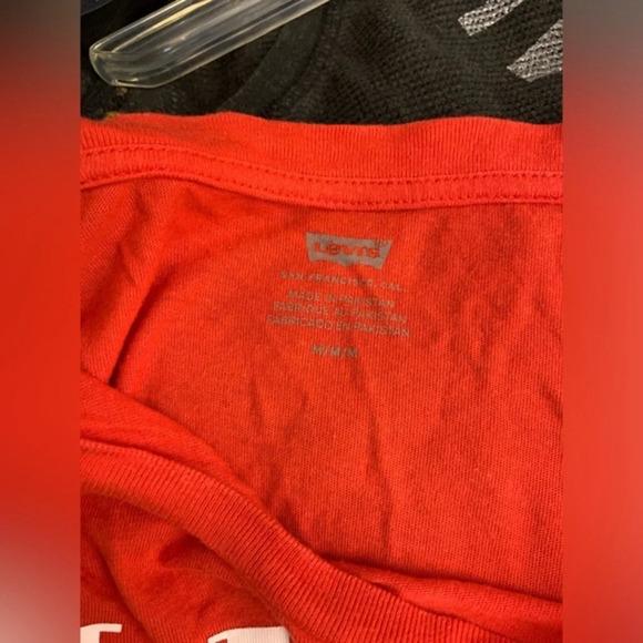 Levi’s Red t-shirt - Picture 2 of 3